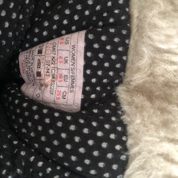 Women’s Northface winter boots - Picture 7 of 9